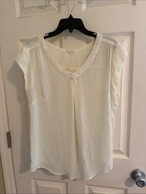 Antilia Femme Cream V-Neck Cap Sleeve Blouse